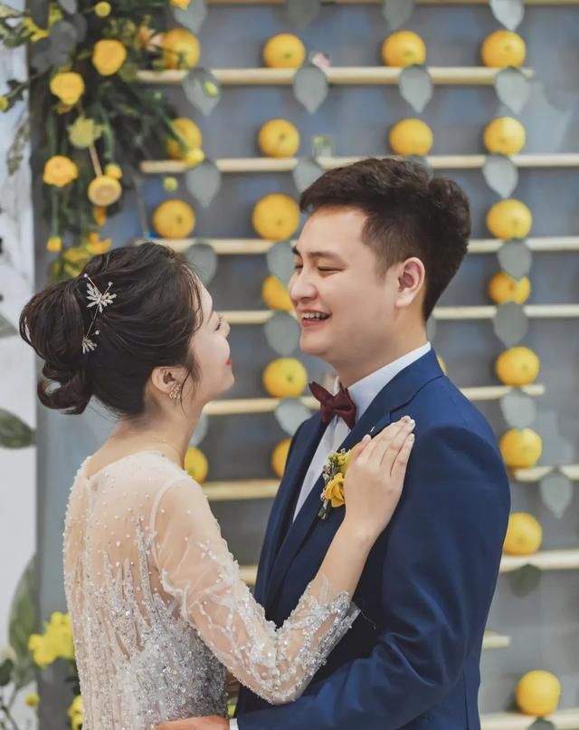 喜欢@夏天办一场淡黄的婚礼刚好，柠檬味道的汽水，是小清新和你的最爱