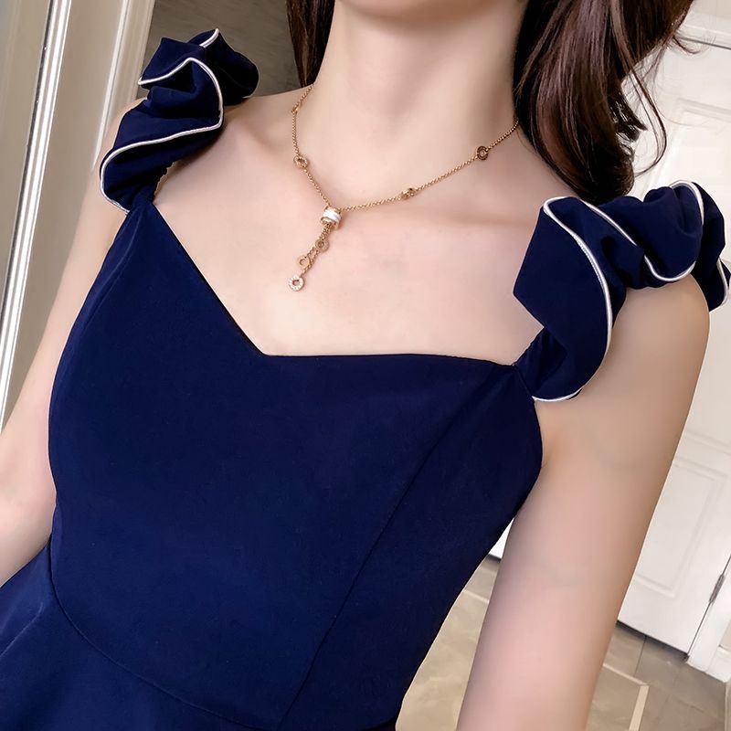 老婆三伏天穿吊带裙，居然可以这么美，我都看呆了