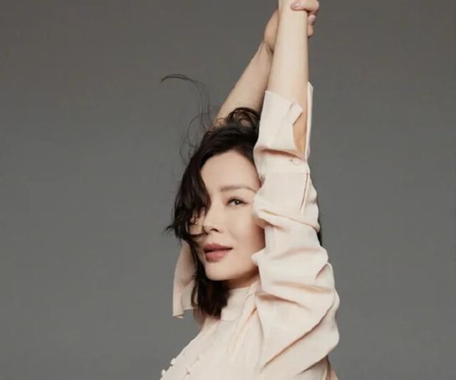  较深的女生@直男眼中的“大妈口红”色号，涂上不显白还难搭配，你选中了吗