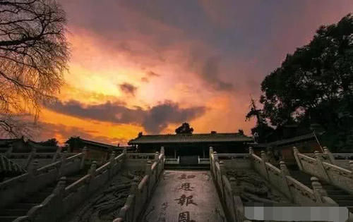 这座寺庙没用一颗钉子，全寺有一万条龙，被称为藏在深山的龙宫