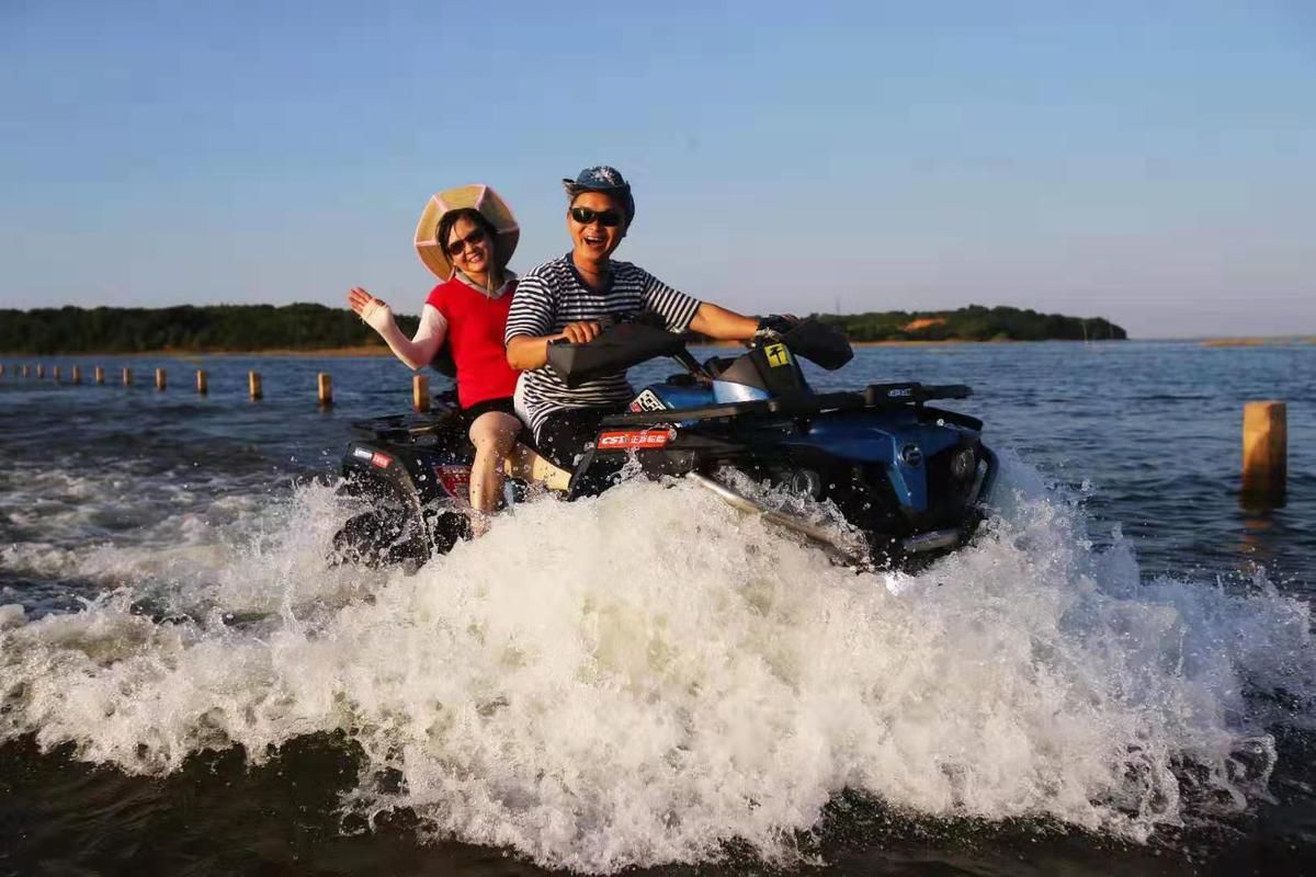 鄱阳湖水位下降 再现中国“最美水上公路”