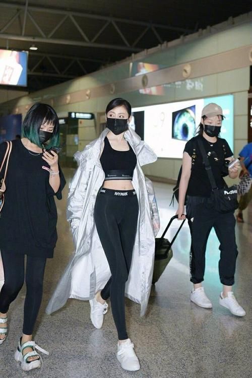 张天爱根本不用P图，腿这么长腰这么细，身材完美，挑不出毛病！