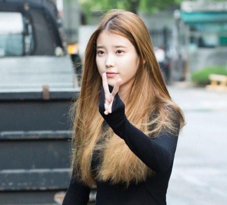  『IU』IU的头发没有光泽，金泰妍的头发松乱，Irene的头发很糟糕！