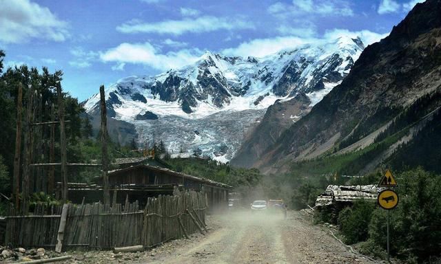 318川藏线住宿情况：高分酒店3500元/晚，为何停水断电却很正常？