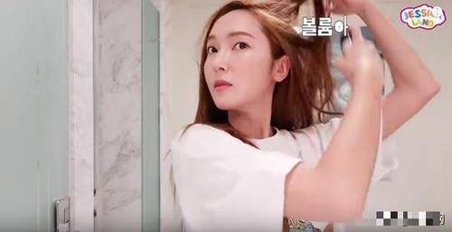 「蓬松」Jessica郑秀妍分享:细软发质打造蓬松秀发!扁塌油头女孩快收!