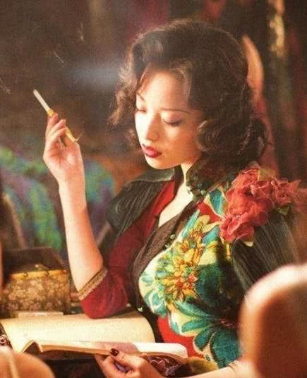  [女星]女星穿旗袍有多美？青你2训练生各有韵味，高贵风情清新你吃哪款