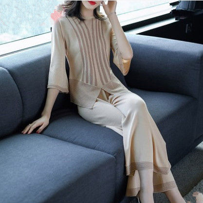 偷偷告诉你，裙子不流行了，今年流行这样套装，美的款款想买