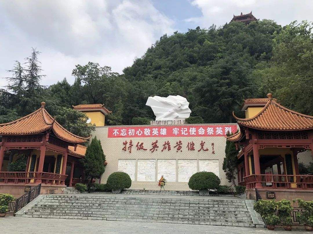 节日走进黄继光纪念馆，向英雄致敬!