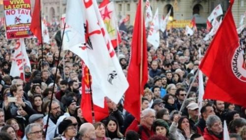 意大利3万人上街游行，只为了反对修建高铁，反对原因让网友困惑