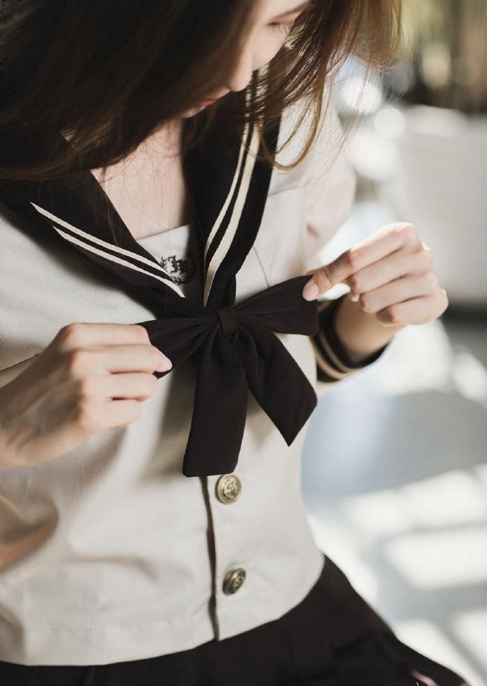 性感制服美女短裙美腿气质写真图片