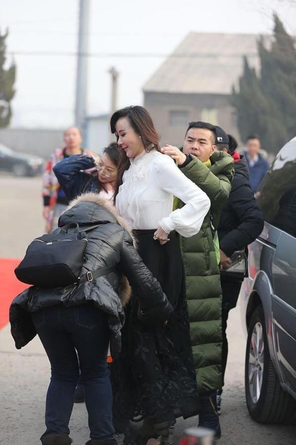 萧蔷到底经历了什么?脸简直没法看了，网友:还我女神林诗音!