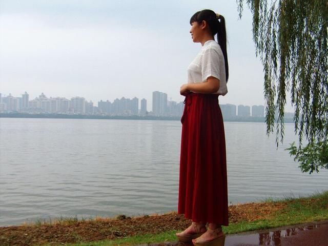 穿短裤的“女孩”多了!穿裙子的“女孩”少了?是什么魔法作祟?