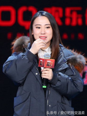 丫蛋离婚后首次现身,与郭德纲、程野同台,看起