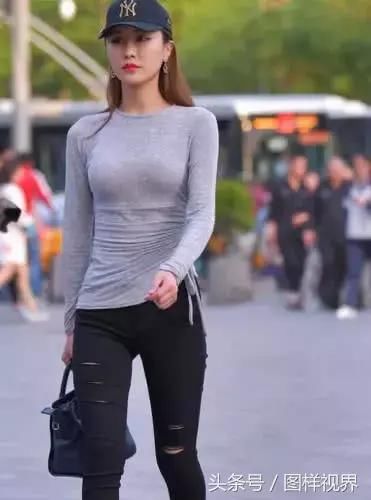 气质小姐姐轻松驾驭灰色紧身衣，身材没料的女生真是不敢穿