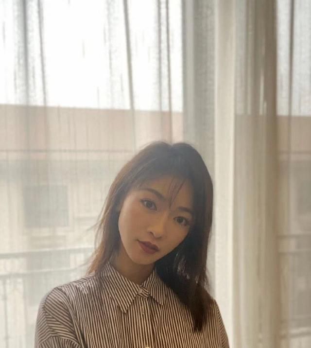  「格子西装」今年春季流行服饰分析,准备买卖衣服都进来
