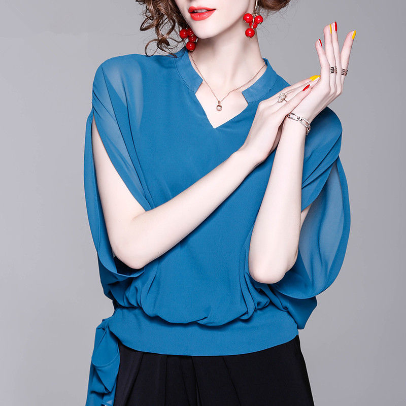 谁说女人太丰满不好看?瞅瞅下面的修身小衫，魅力值飙升，太撩人