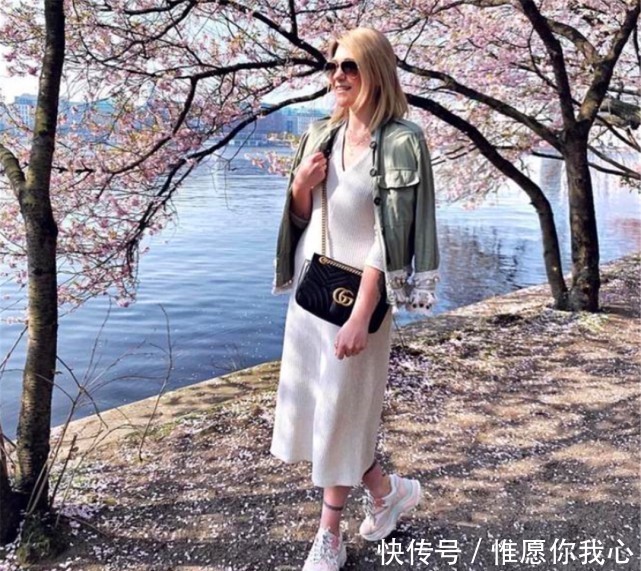  [运动鞋]为什么当时流行的高跟鞋正在慢慢的被运动鞋所取代？