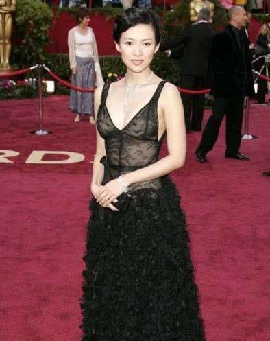 章子怡不愧是“国际章” 身穿黑色吊带连衣裙秀完美身材 网友: 汪