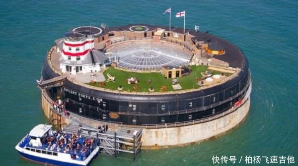 这个城堡废弃了158年，被土豪重金买下改造，结果让人意想不到