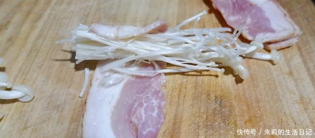 『懒人』好吃又好做的懒人美味——培根金针菇卷的做法来啦