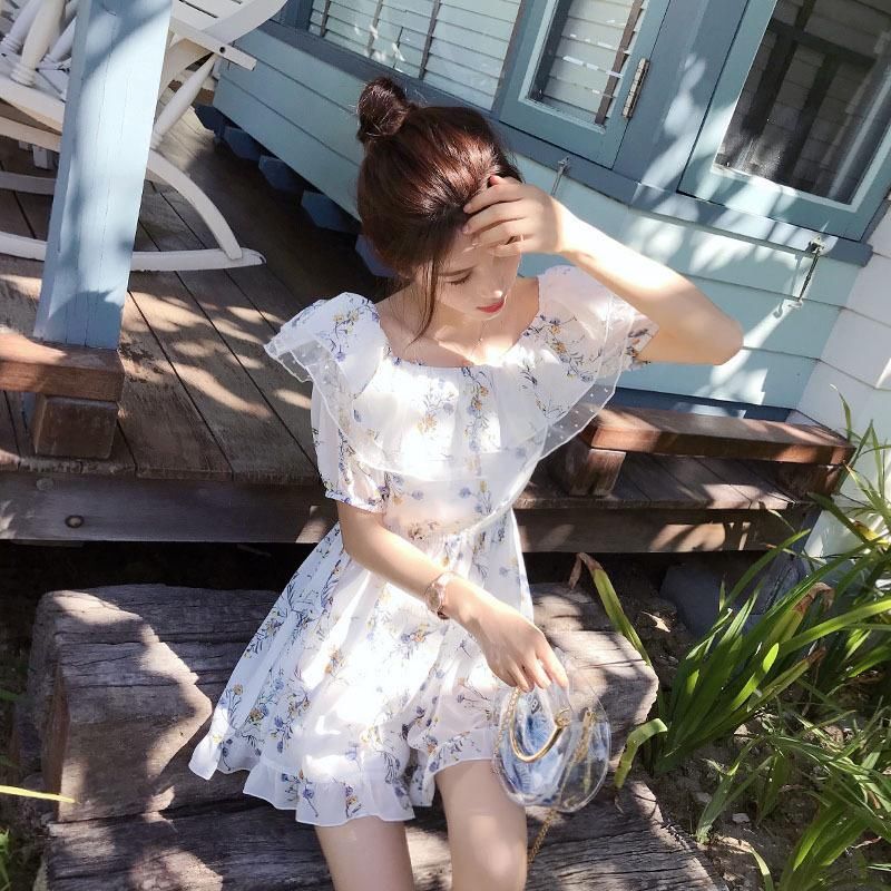 越来越多女人不穿丝袜了，只穿这减龄“度假裙”，减龄显瘦还不贵