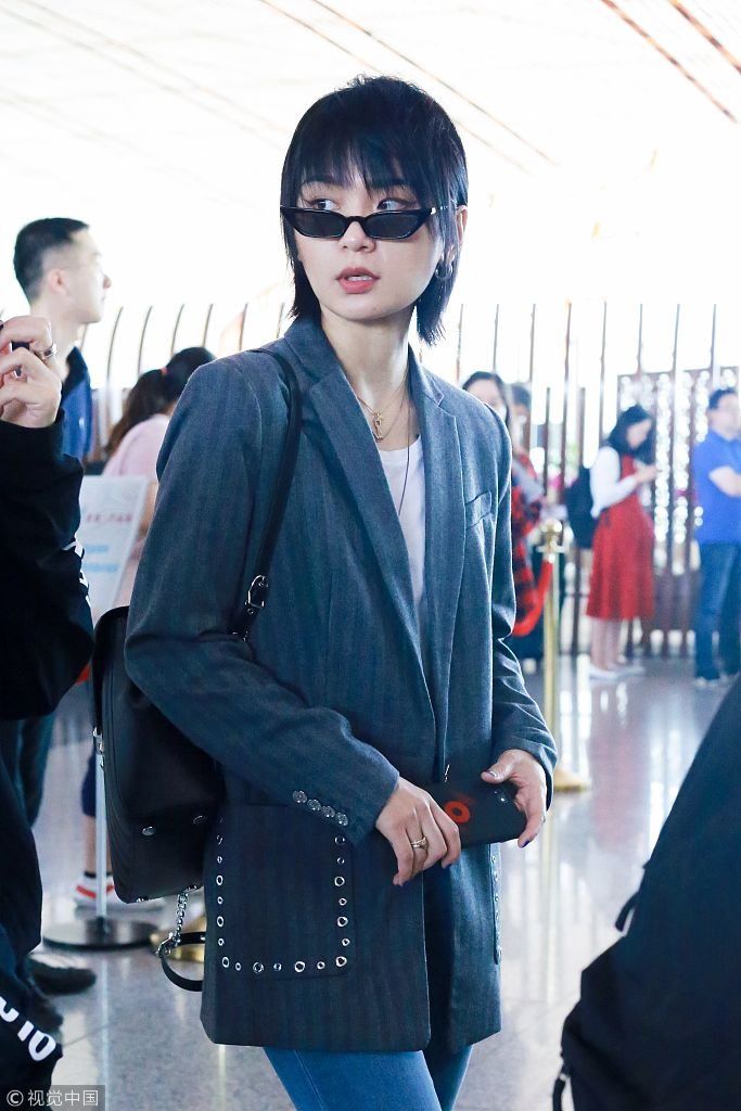 2019春夏纽约时装周：周笔畅着西装霸气启程观秀  圆脸肉嘟嘟花式