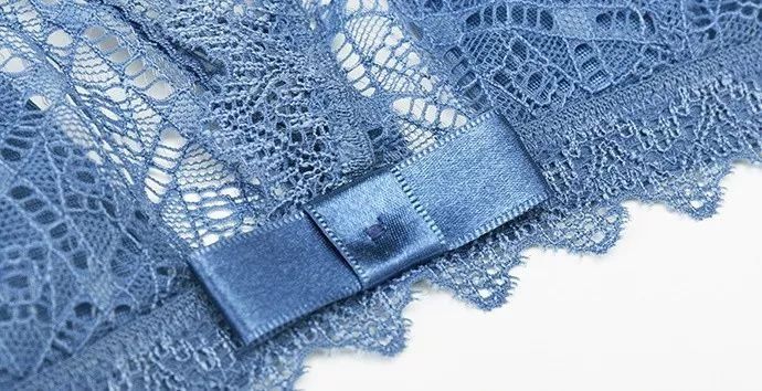 蔡依林又调皮了!穿紧身衣现身机场,转身才发现原来大有乾坤