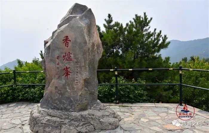 北京香山公园除了秋色，还有风景如画的湖泊，园林式的寺庙