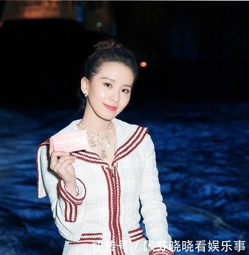 【穿搭】开春不知道穿什么?今年流行的4款外套,时髦又经典,谁穿谁美