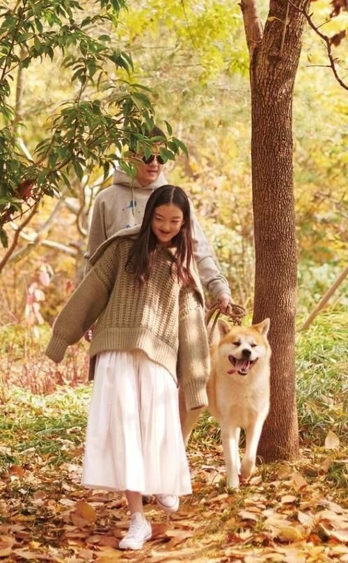 『 治好』13岁自信过人，穿长裙美得认不出，王菲女儿唇裂治好后堪比整容