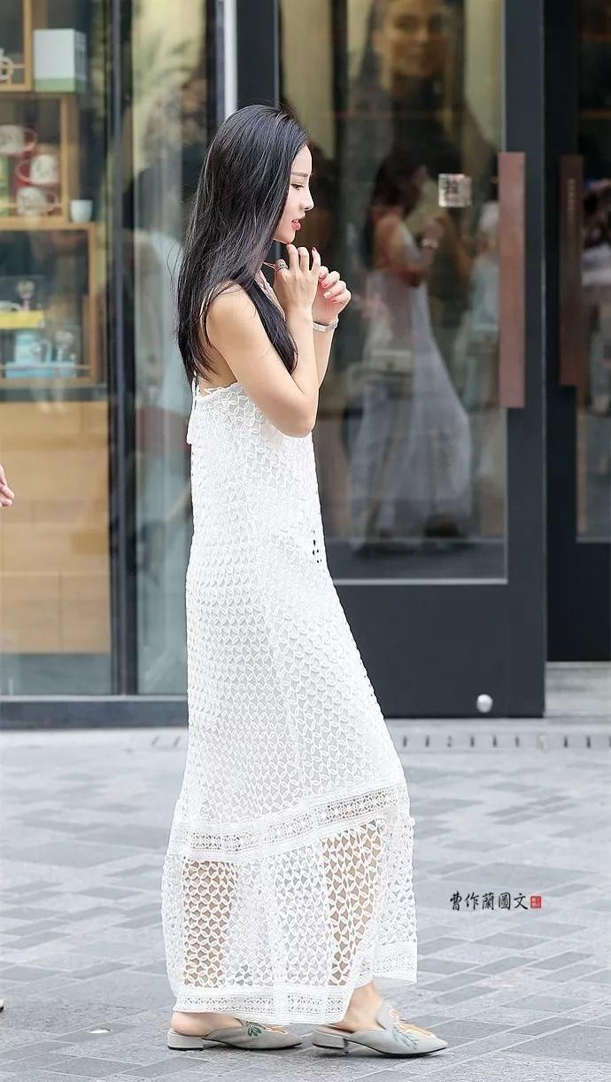 街拍:骨感美女，瘦只是魅力之一，还有之二之三