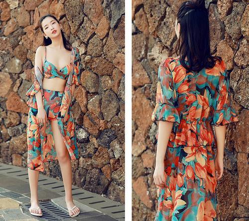 花纹分体式比基尼泳衣，聚拢又显身材，让你走在沙难上更胜美景！