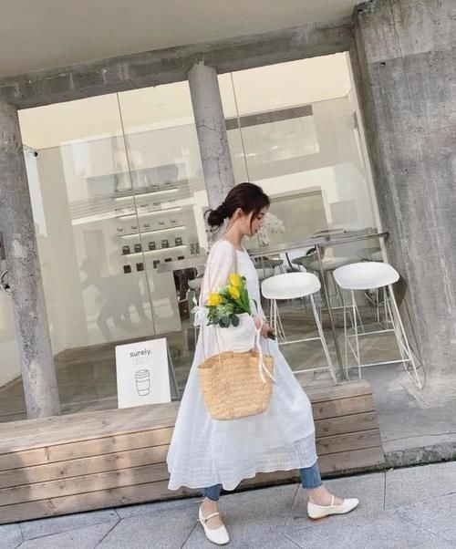  『少女』女人三十多凹不出“少女感”？那是你不会穿，这些简约穿搭超减龄