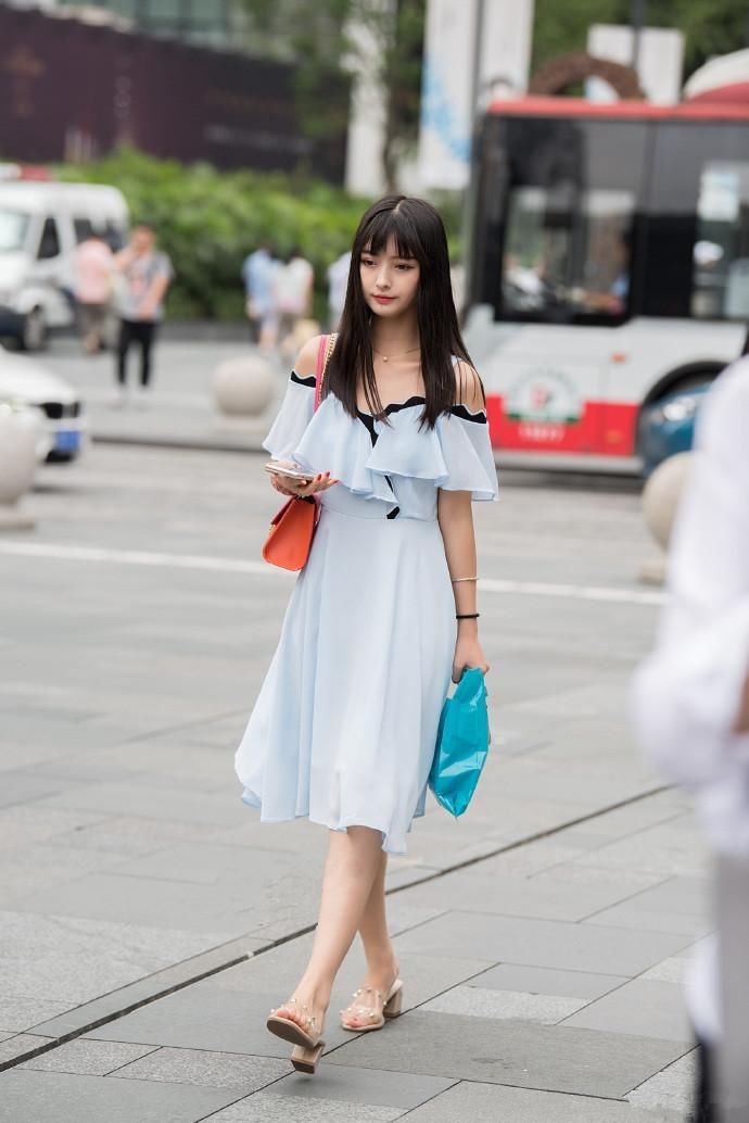 东莞街拍 在一座美女如云的城市 你偶遇美女，总忍不住多看几遍