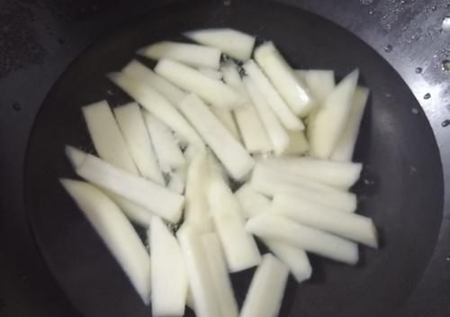  【做法】干煸孜然土豆条，好吃有诀窍，分分钟学会，口感酥香，美味又下饭