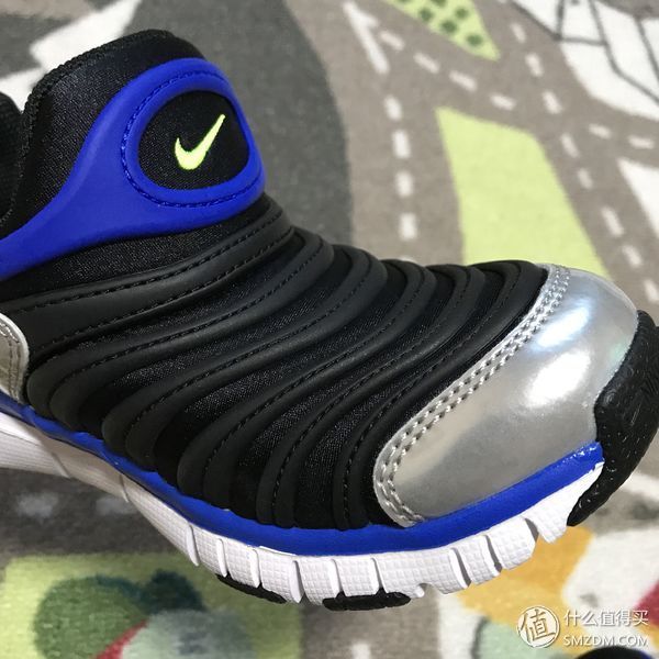 给儿子买的第N双鞋 篇四十:NIKE DYNAMO FREE 毛毛虫童鞋