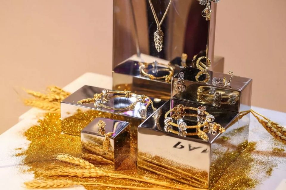 PANDORA的反差美学带你开启今秋首饰攻略!