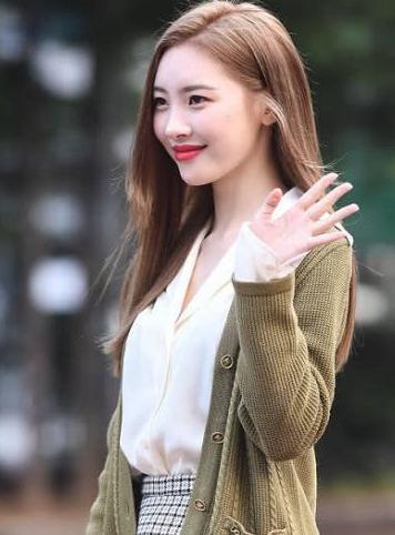 “南韩腿精”李宣美，膝盖永远带着伤，原因离不开她是天生的舞者