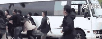 爱奇艺宣布暂停与《奇妙的食光》合作, 剧组殴打工作人员和粉丝,