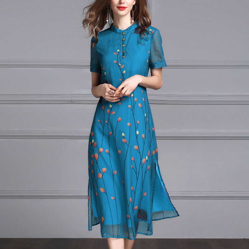 一不小心发现，比旗袍好看十倍的“减龄裙”，70后女人穿超美嫩