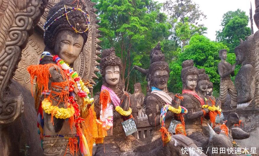 一座叫“鬼窟”公园,布满了数百尊形态诡异,造型夸张的神像