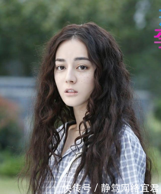  修饰她@人人嫌丑的“泡面头”，热巴和刘亦菲都驾驭不住，她却美成洋娃娃