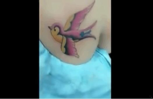 小美女纹身部位，放大来看有点尴尬哦