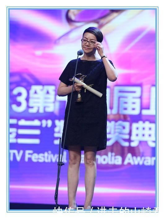 当56岁蔡明同台56岁宋丹丹，才知道保养与不保养的差距有多大