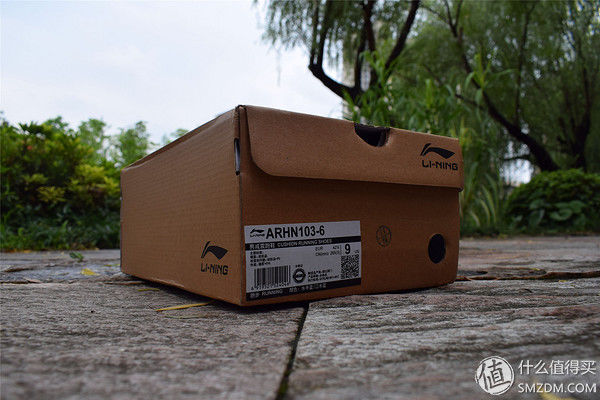 上了时装周，跑鞋也“变潮”-李宁轻云减震跑鞋开箱篇
