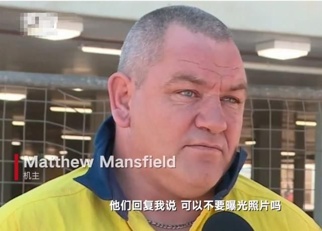 手机车内自燃，客服回应不曝光照片再赔你一部，网友：再烧一次？