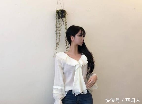 「个性」牛仔裤增添时尚色彩,简约又衬托魅力,展现出你的的独特个性