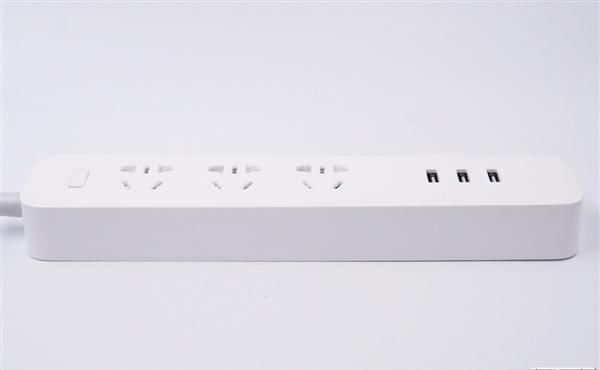 云星电子|三口USB+27瓦快充 米家插线板拆解:用料精细