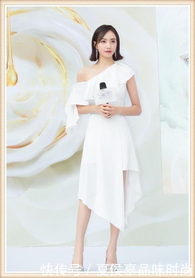 本以为宋茜穿斜肩白裙够美了,的但看到霍思燕才知道什么叫惊艳!!
