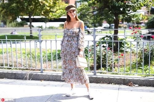 夏天就要拉仇恨 露肩装的诱惑谁都可以有！